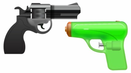 Emojisymbolerna för pistol – dels en realistisk pistol och dels en vattenpistol.